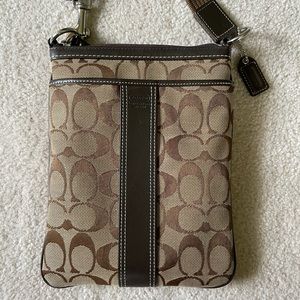 Coach Signature Swingpack